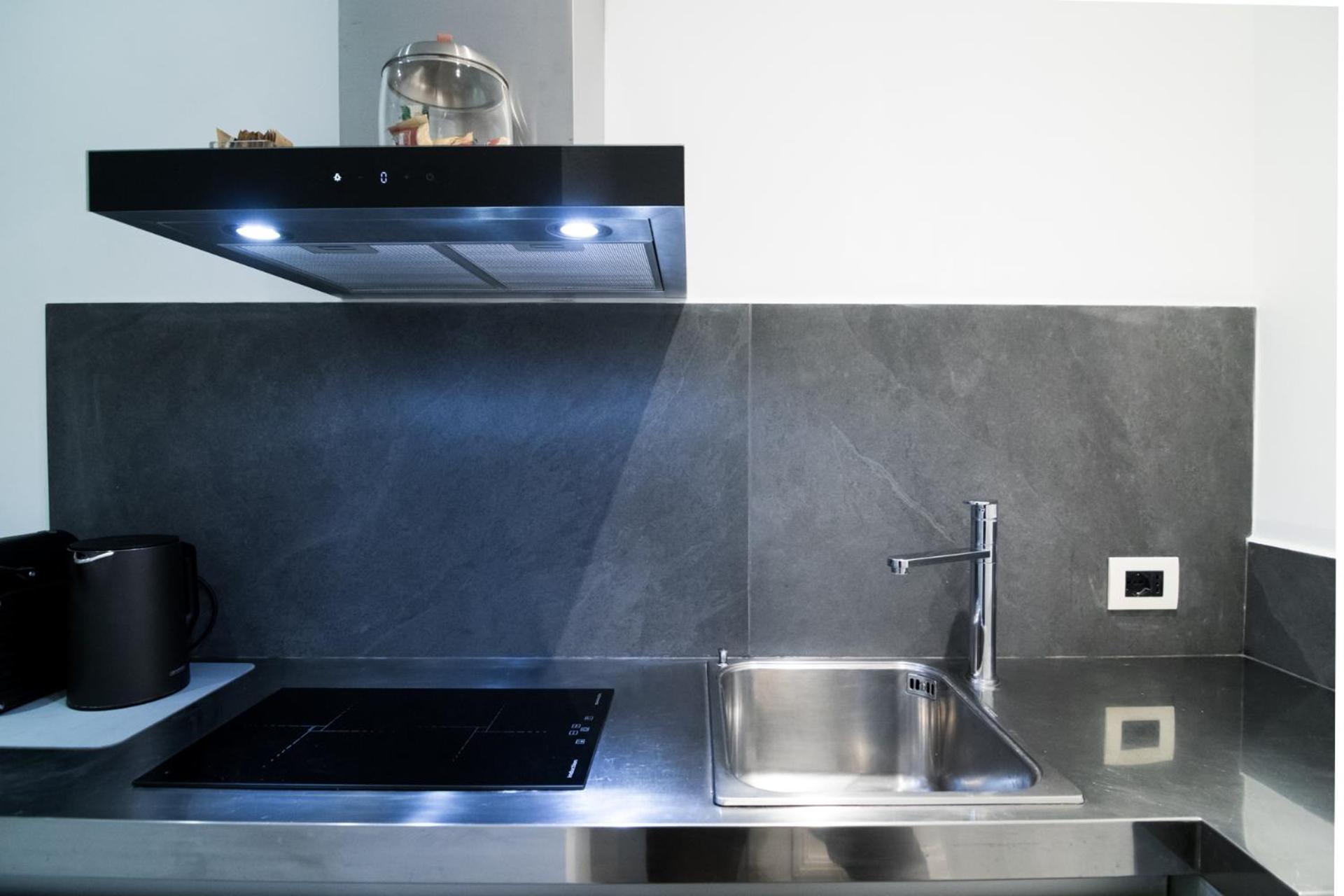 Viam 16B Suites Рим Экстерьер фото